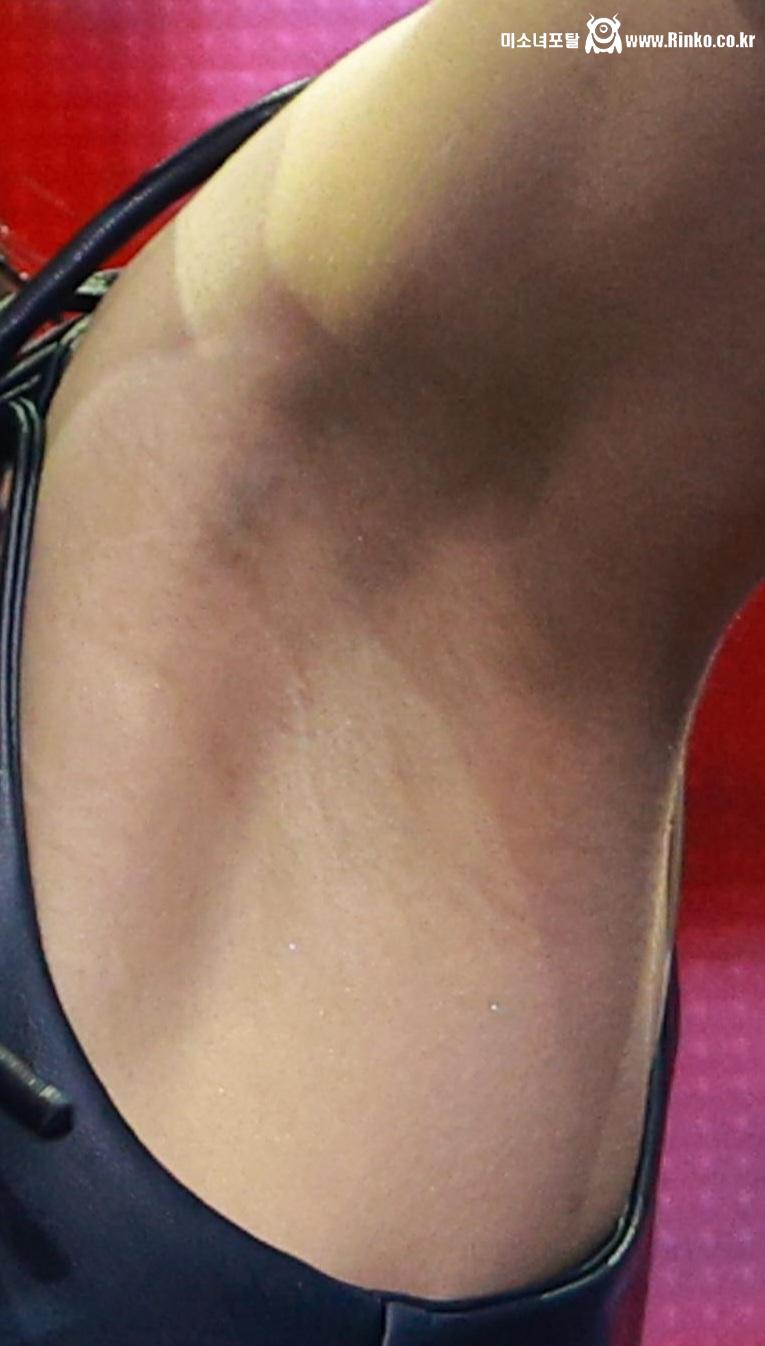 있지 예지 확대 겨드랑이_115724_2.jpg
