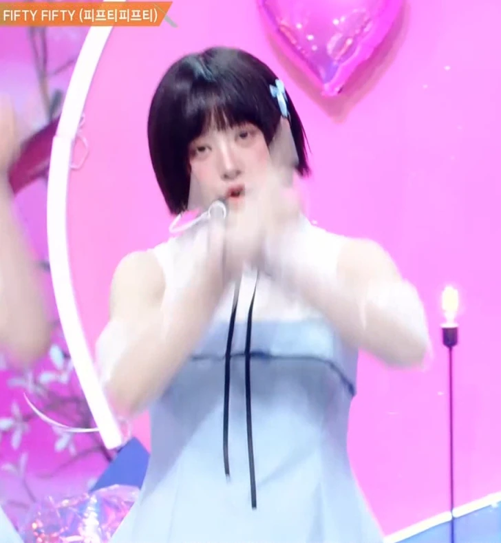 피프티피프티 하나 겨드랑이.gif_115862_1.webp