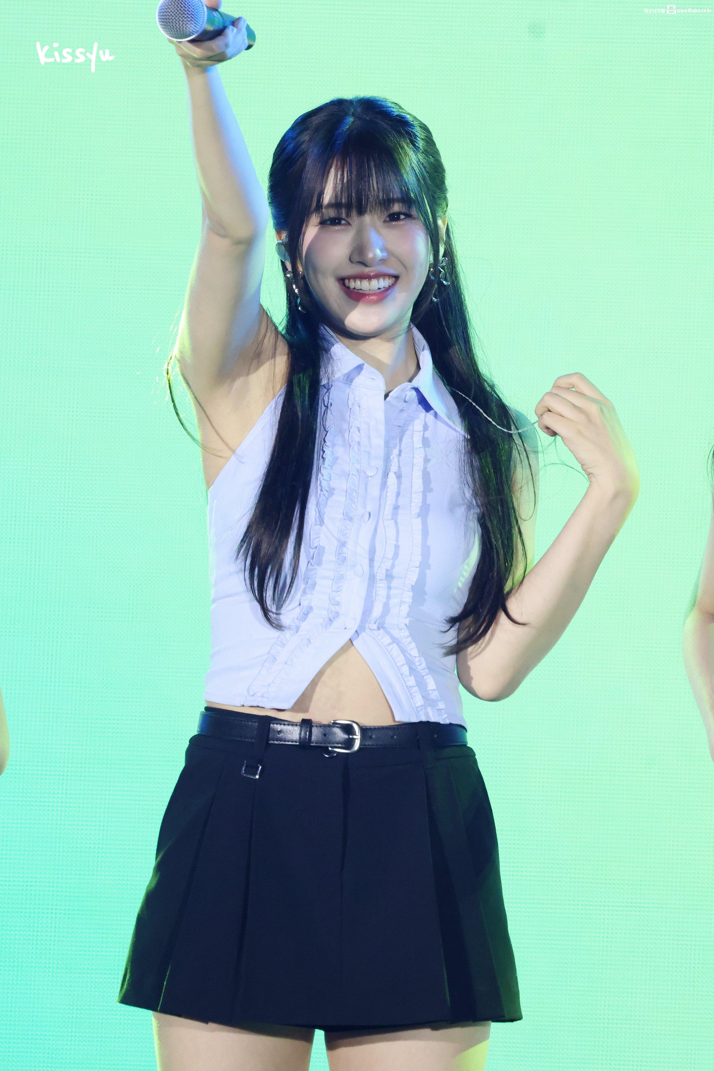 아이브 안유진 3단 확대 겨드랑이_115960_1.jpg