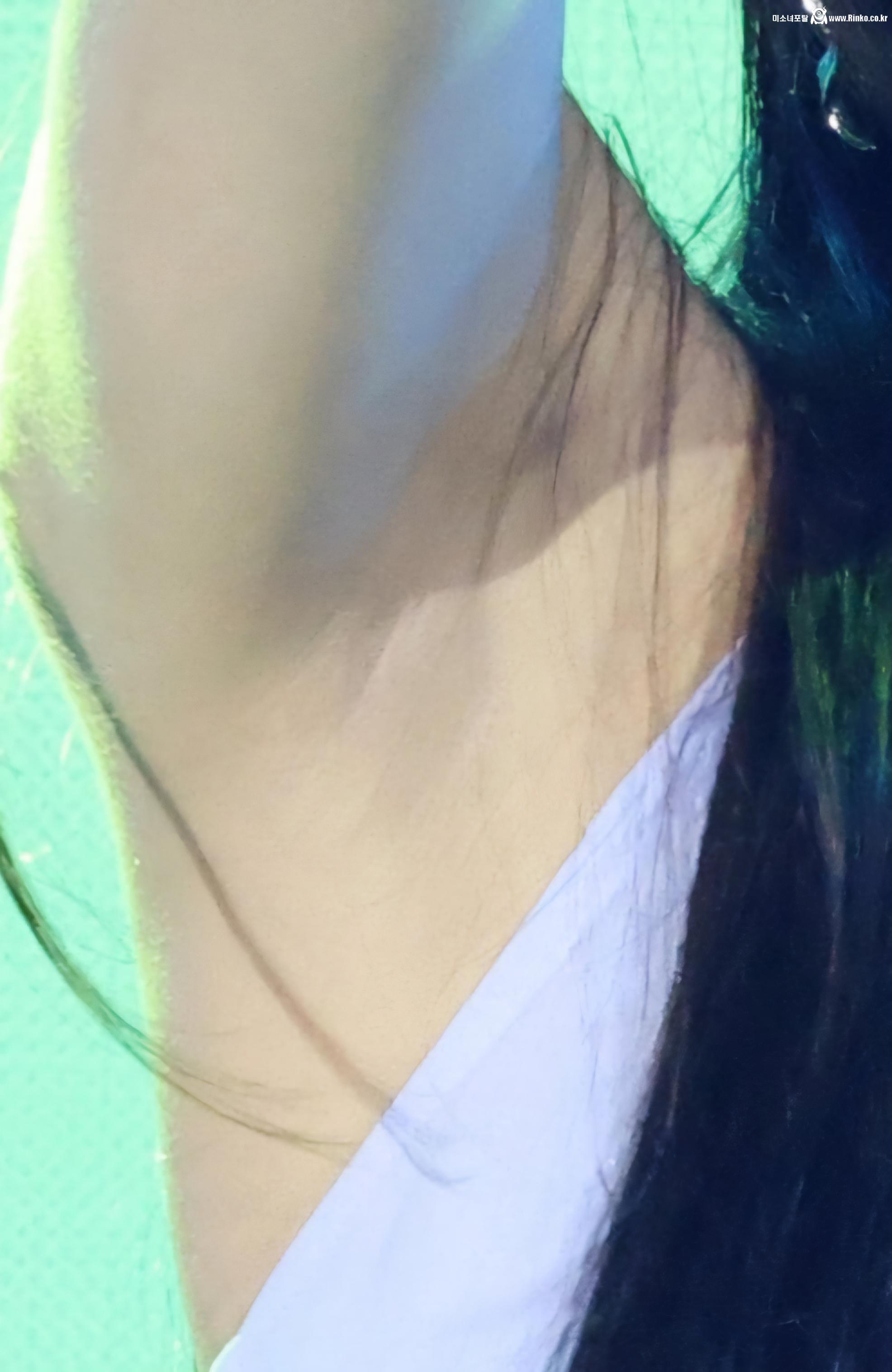 아이브 안유진 3단 확대 겨드랑이_115960_3.jpg