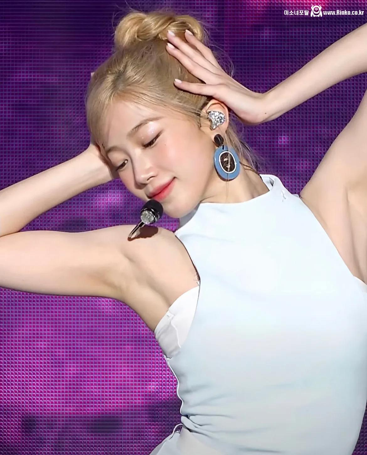 카즈하 아낌없이 주는 겨드랑이_116007_1.jpg