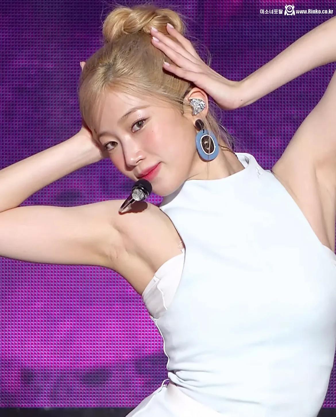 카즈하 아낌없이 주는 겨드랑이_116007_2.jpg