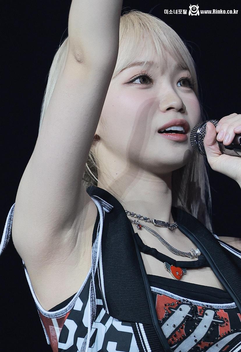 김채원 확대샷_116020_1.jpeg