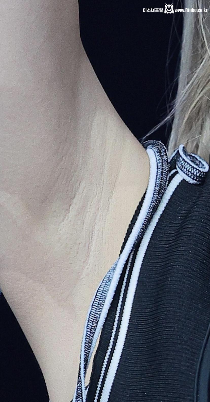 김채원 확대샷_116020_3.jpeg