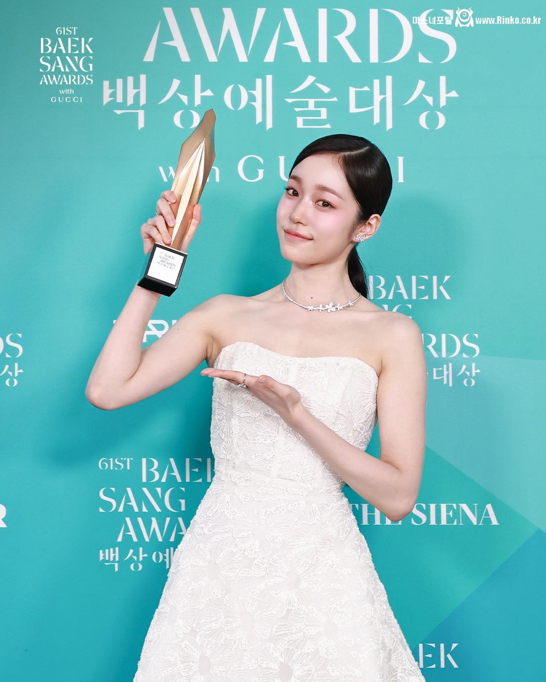 노윤서 2장_116092_1.jpg