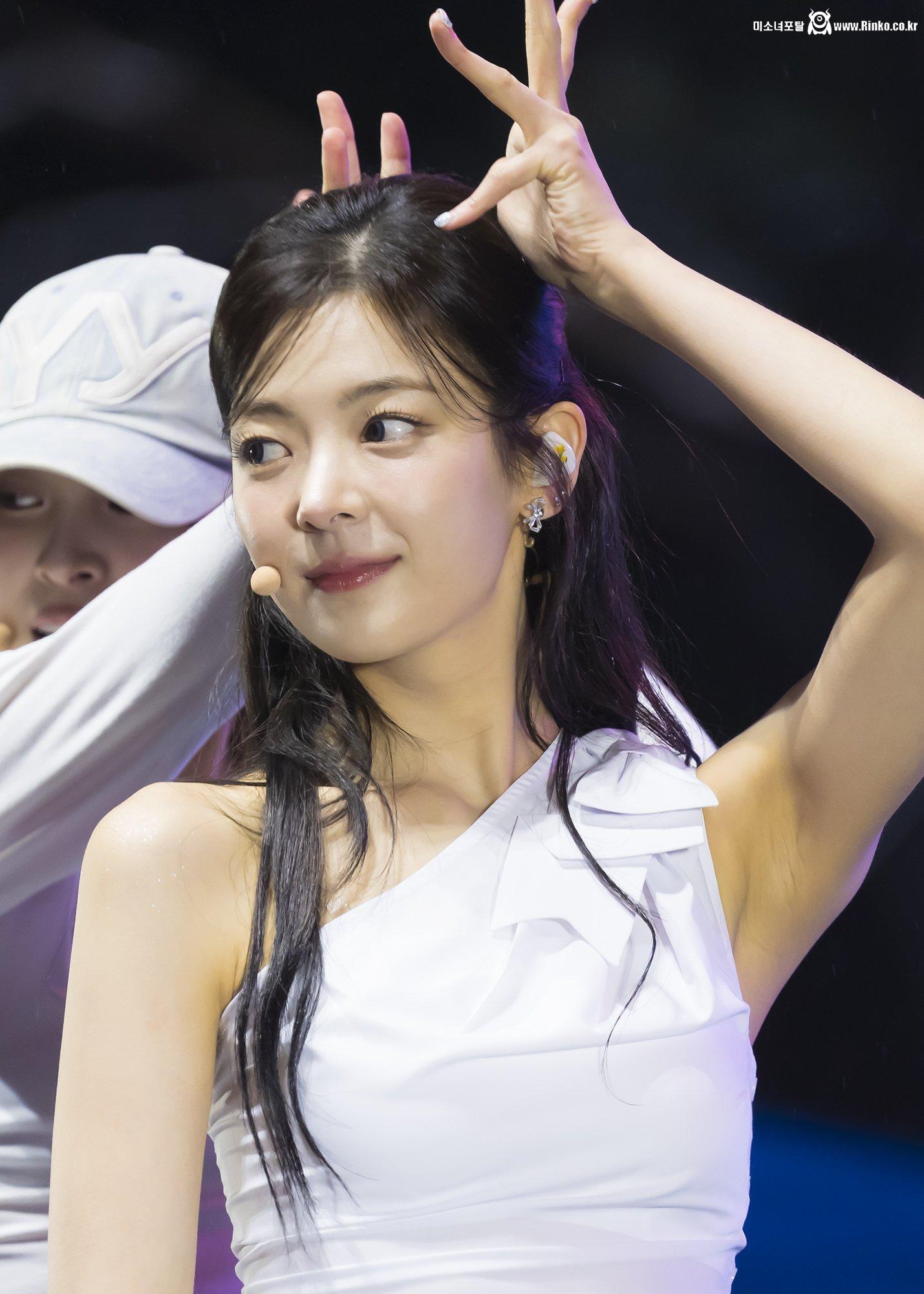 있지 리아 겨드랑이_116175_2.jpg