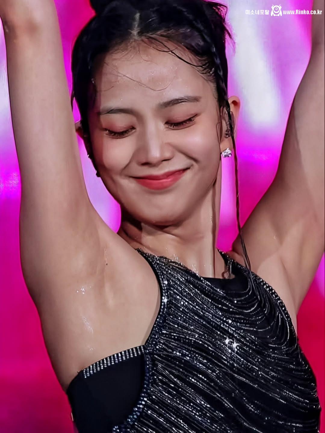 블랙핑크 지수 3단 확대 겨드랑이_116191_2.jpg