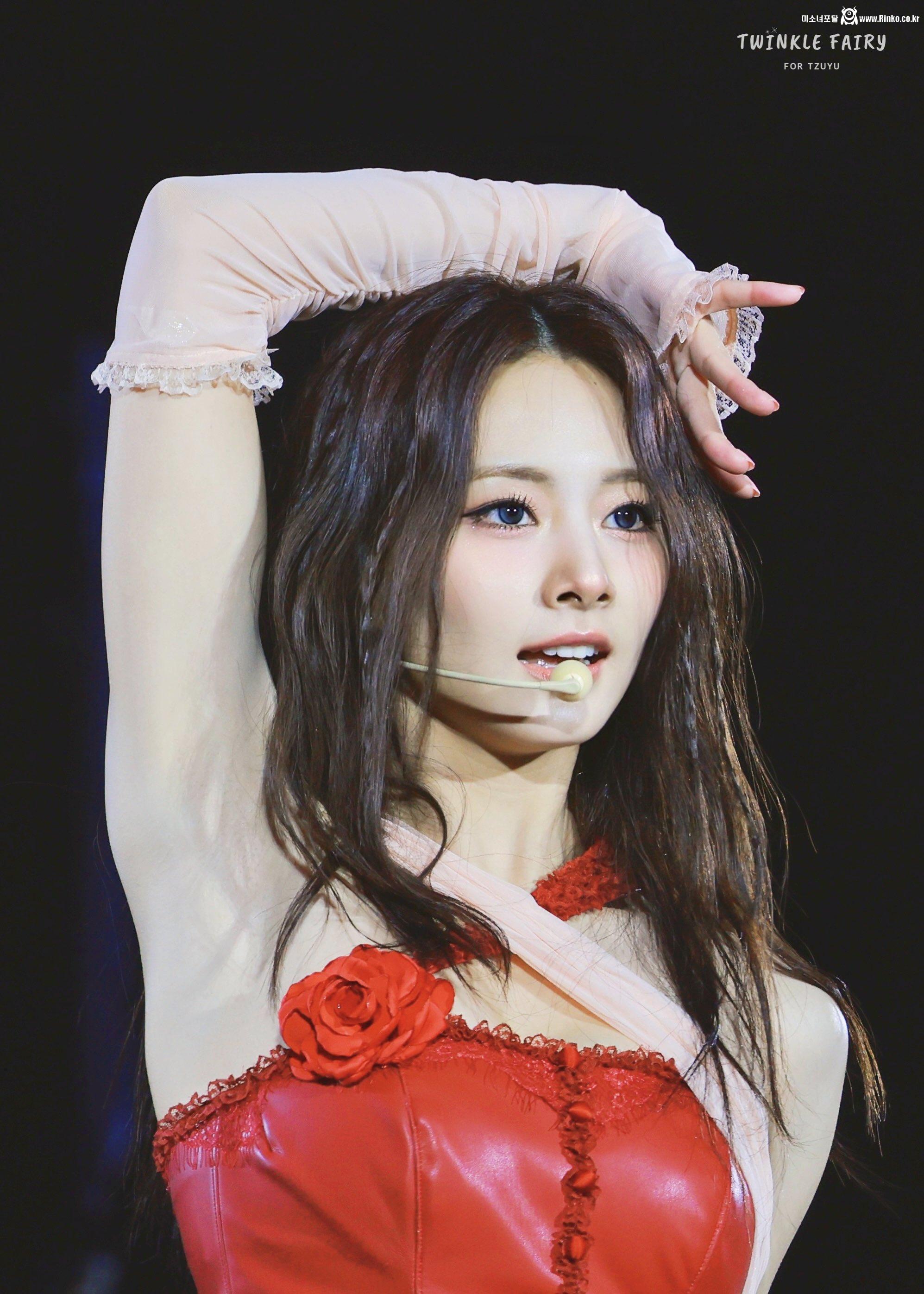 쯔위 살짝 보이는 샤프심_116278_1.jpg