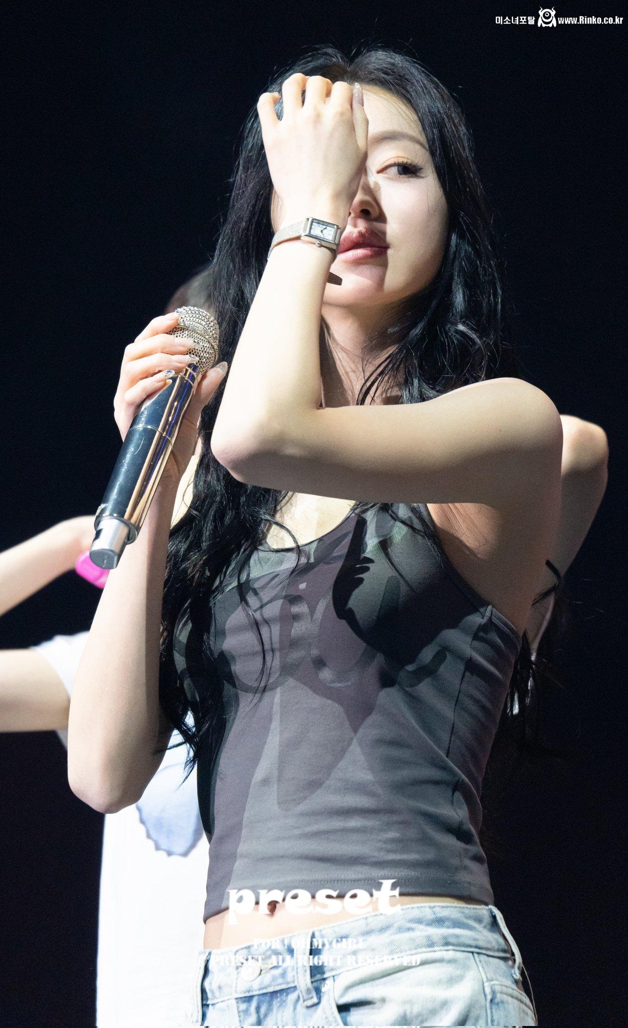 오마이걸 유아 확대 겨드랑이_116272_1.jpg