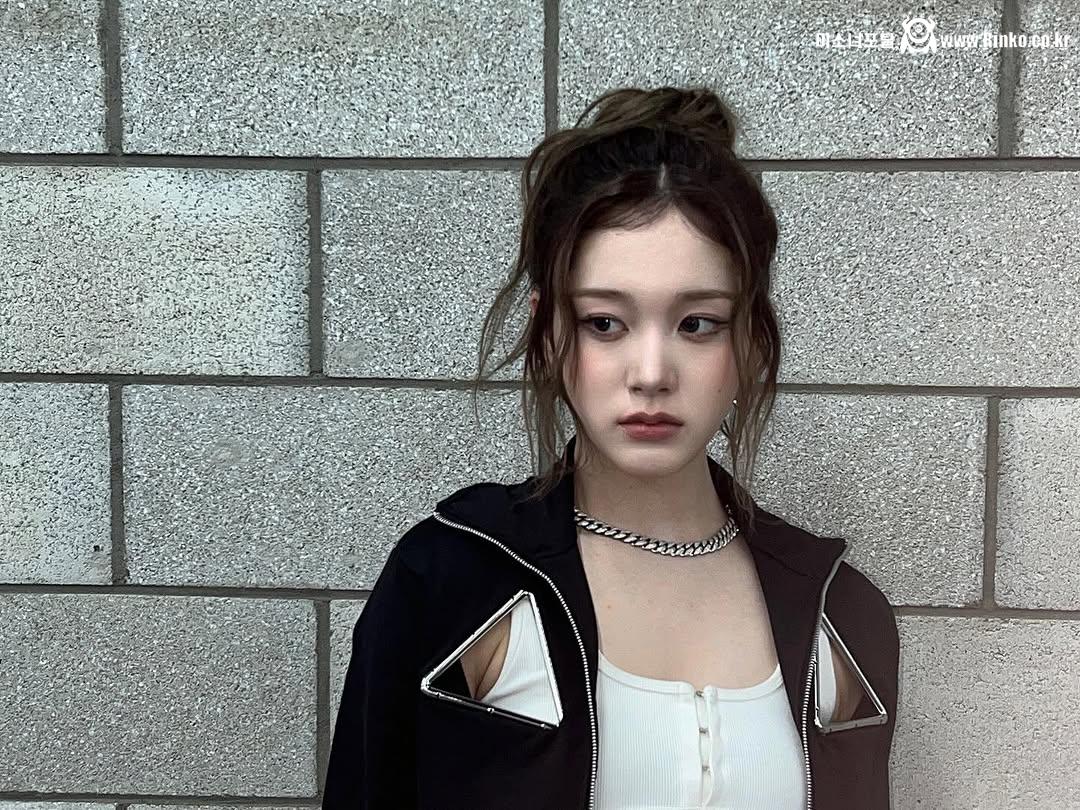 스테이씨 재이 겨드랑이 노출 옷_116290_2.jpg