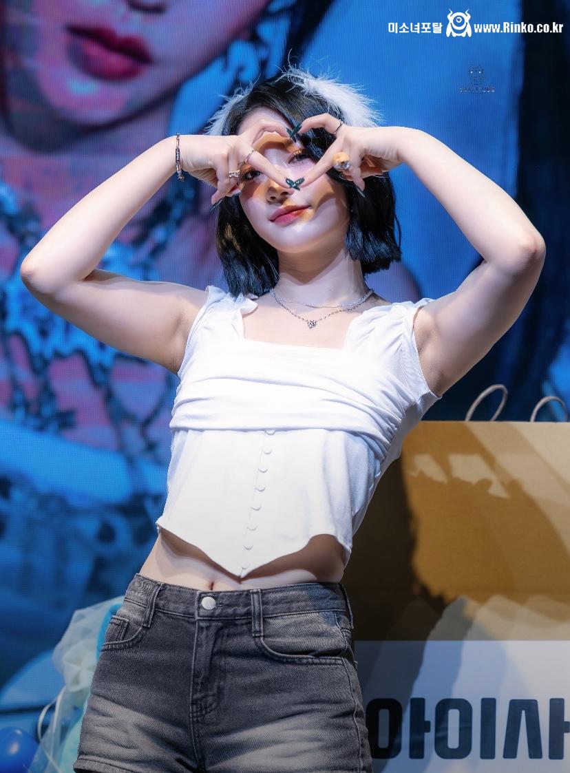 스테이씨 아이사 확대샷_116333_1.jpeg