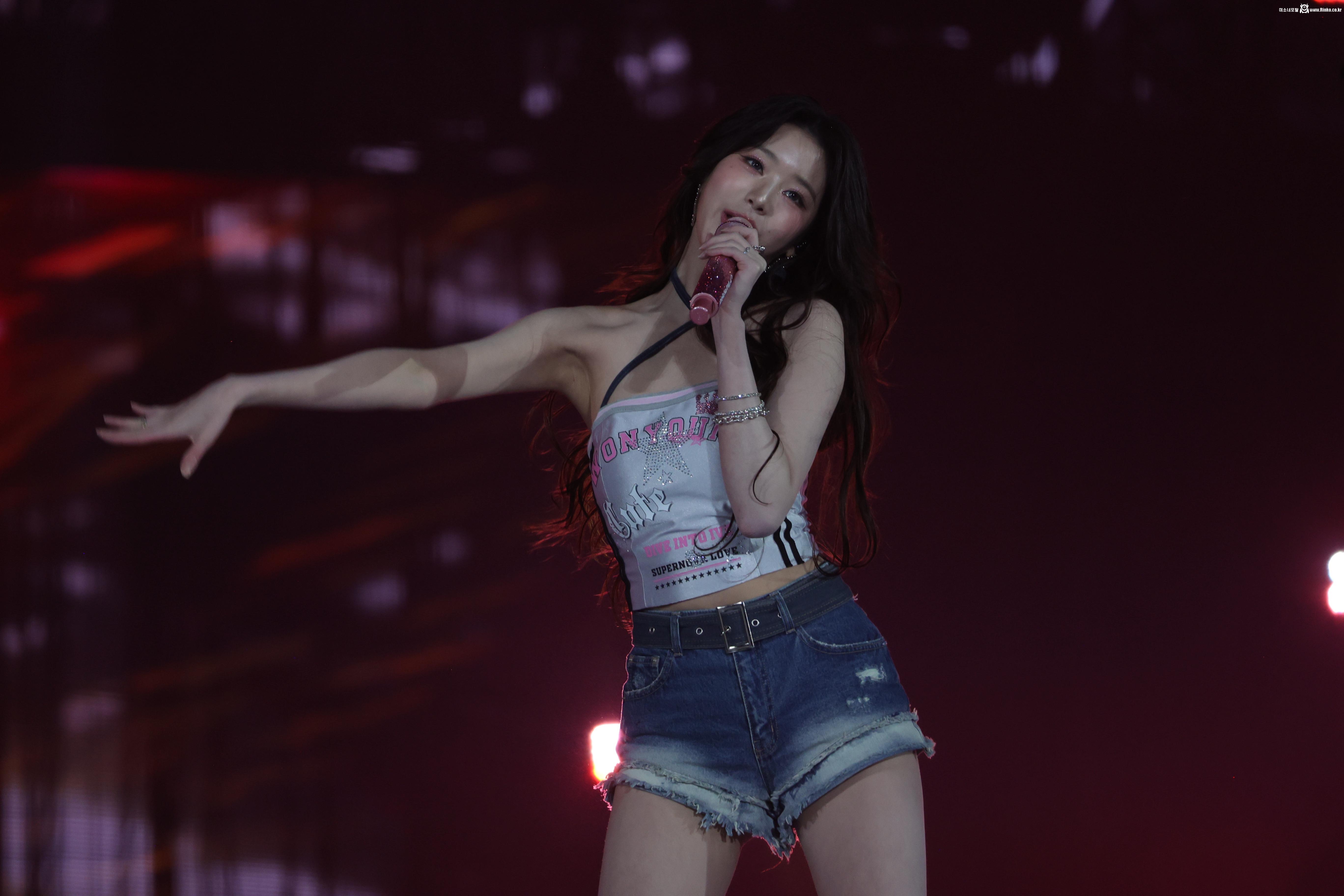 아이브 장원영 겨드랑이_116462_2.jpg