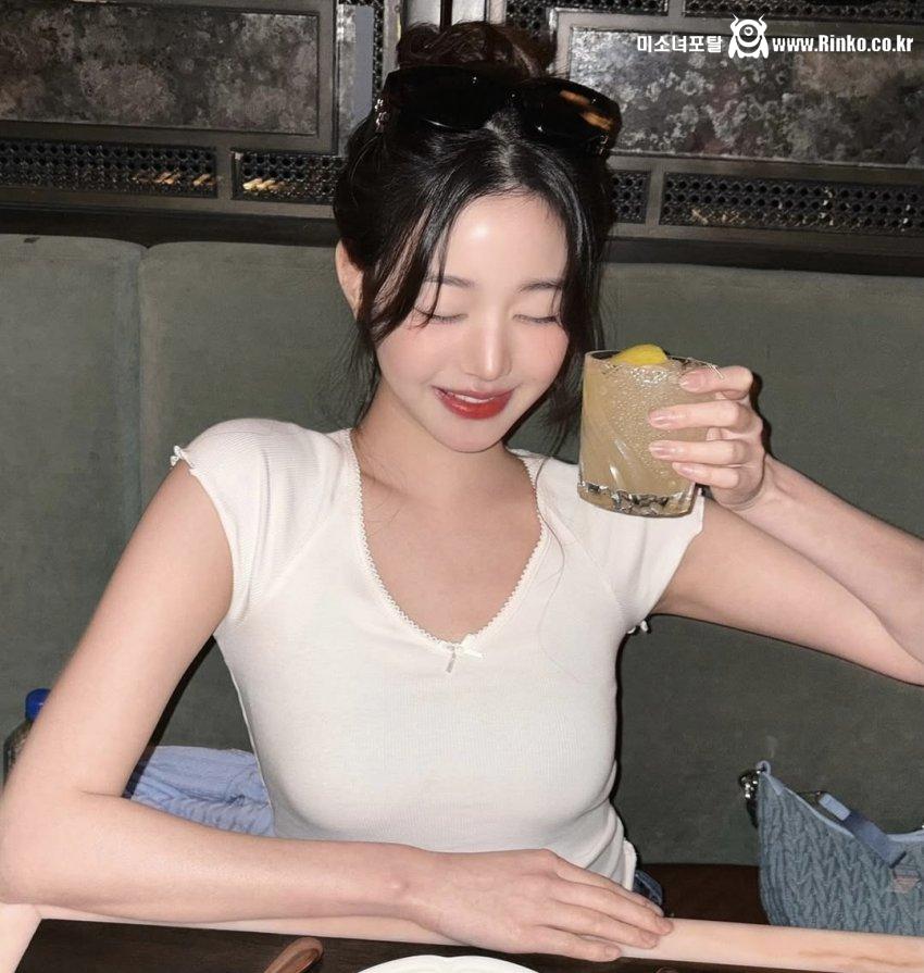 같은 반 여자애 겨드랑이 썰_116536_1.jpg