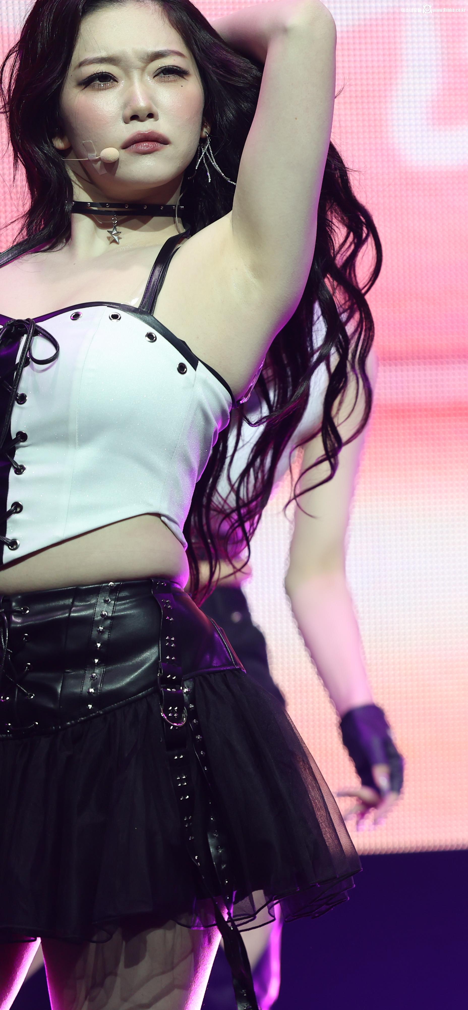 빌리 츠키 확대샷_116627_1.jpg