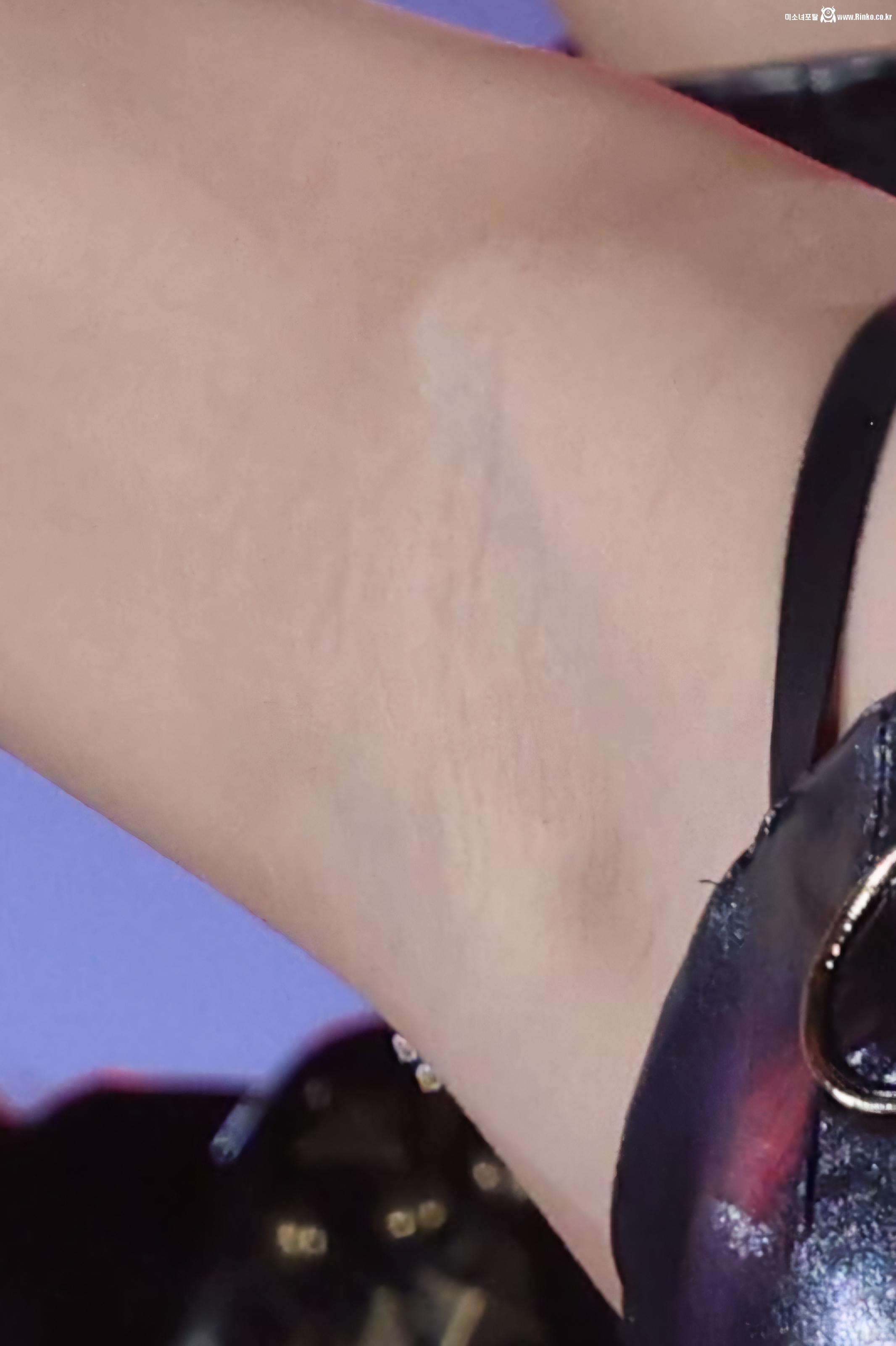 아이들 민니 확대 겨드랑이_116678_2.jpg