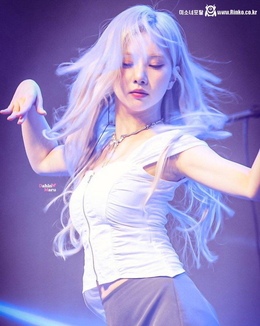 은하의 은밀한것 살짝 보이네_116768_1.jpg