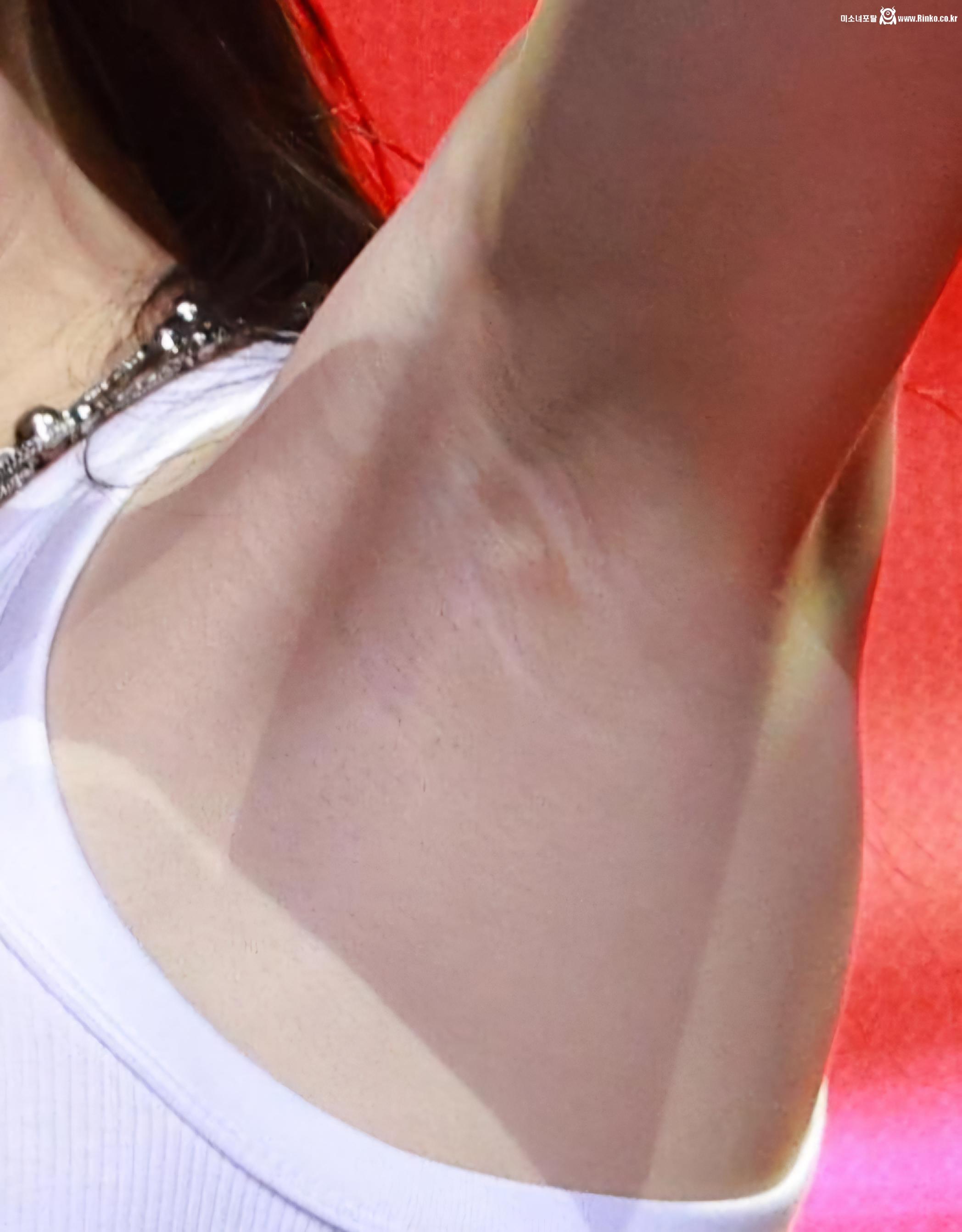 있지 채령 예지 확대 겨드랑이_116762_3.jpg