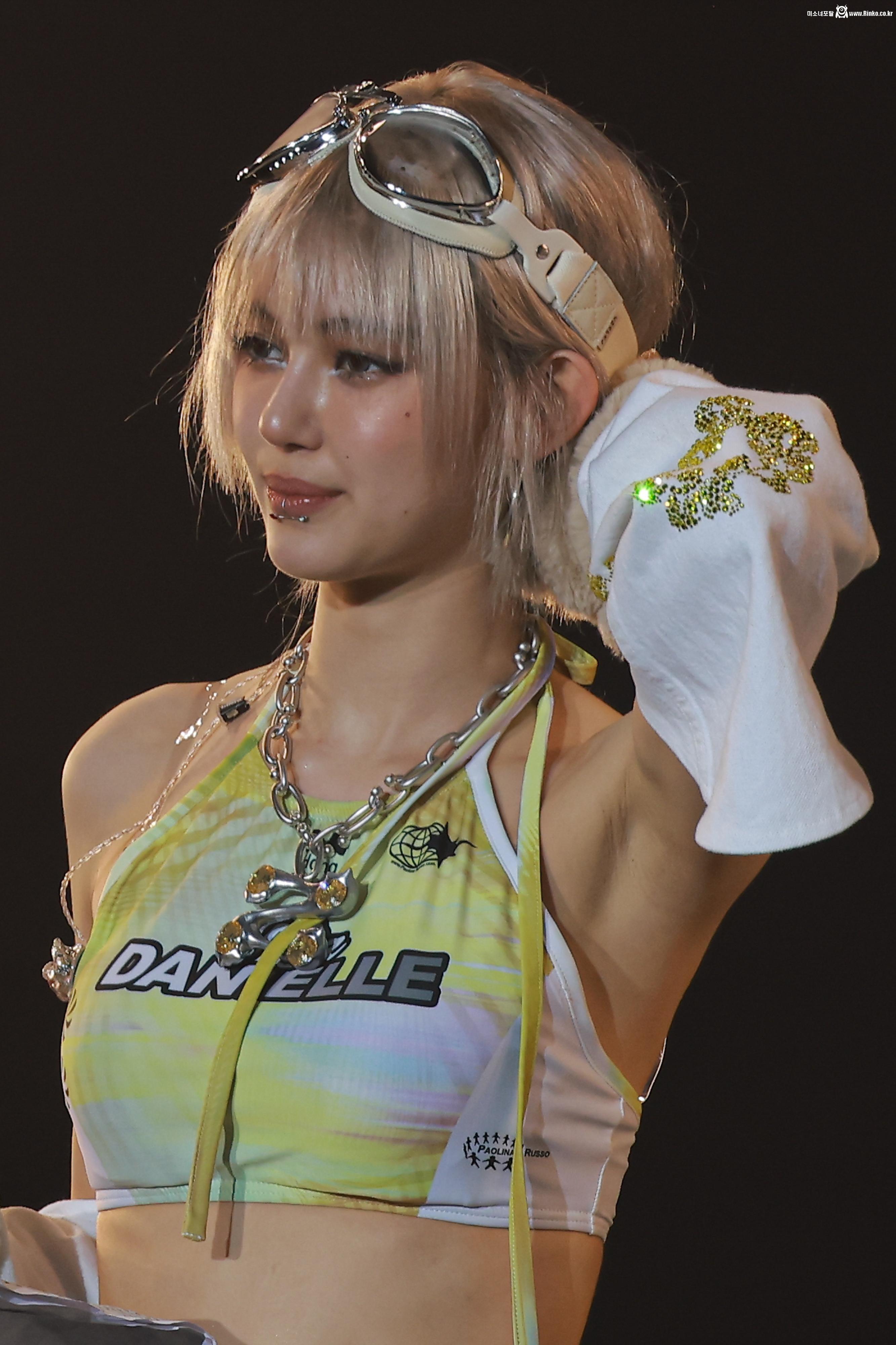 뉴진스 다니엘 3단 확대 겨드랑이_116830_3.jpg