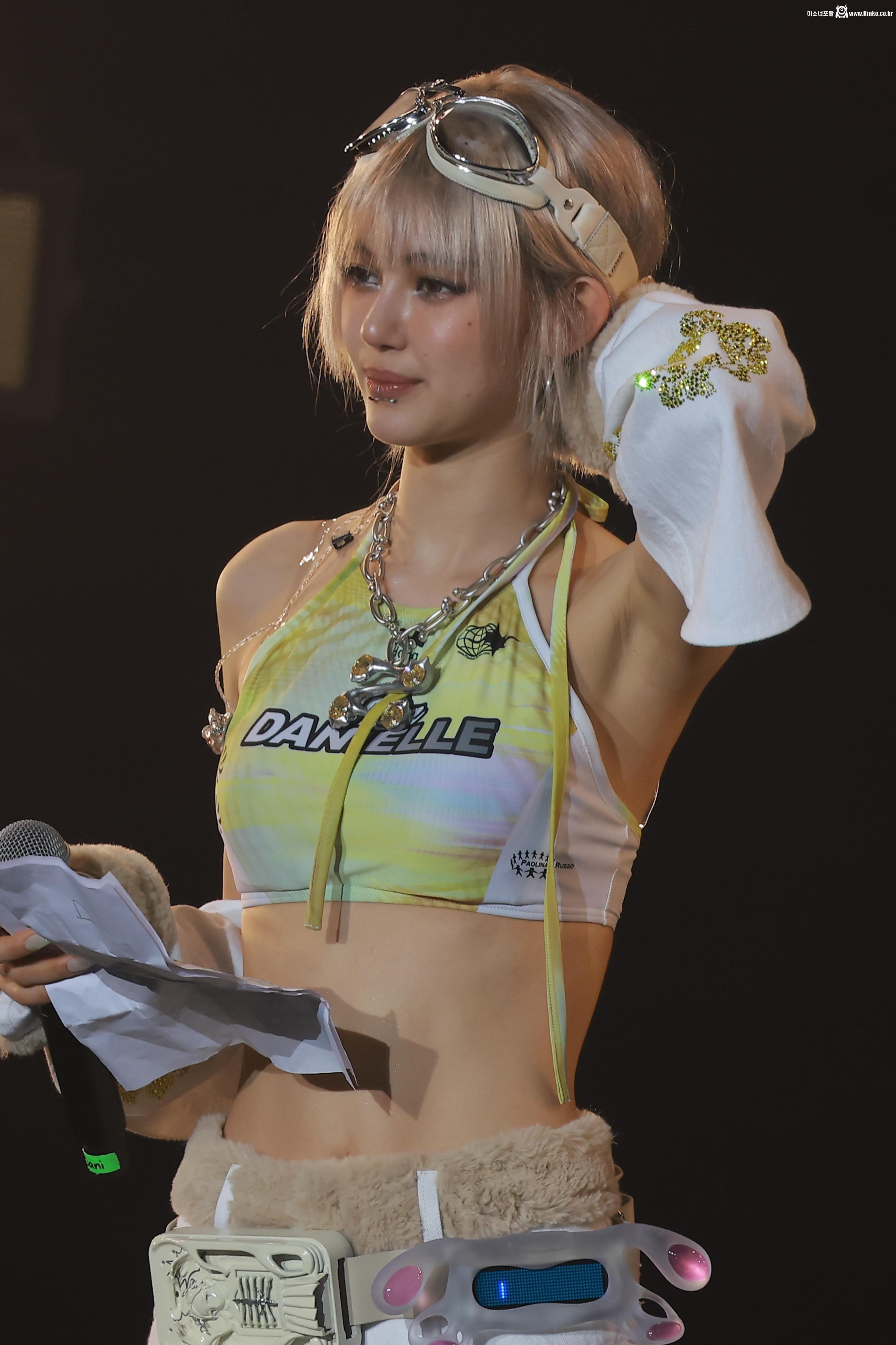 뉴진스 다니엘 3단 확대 겨드랑이_116830_4.jpg