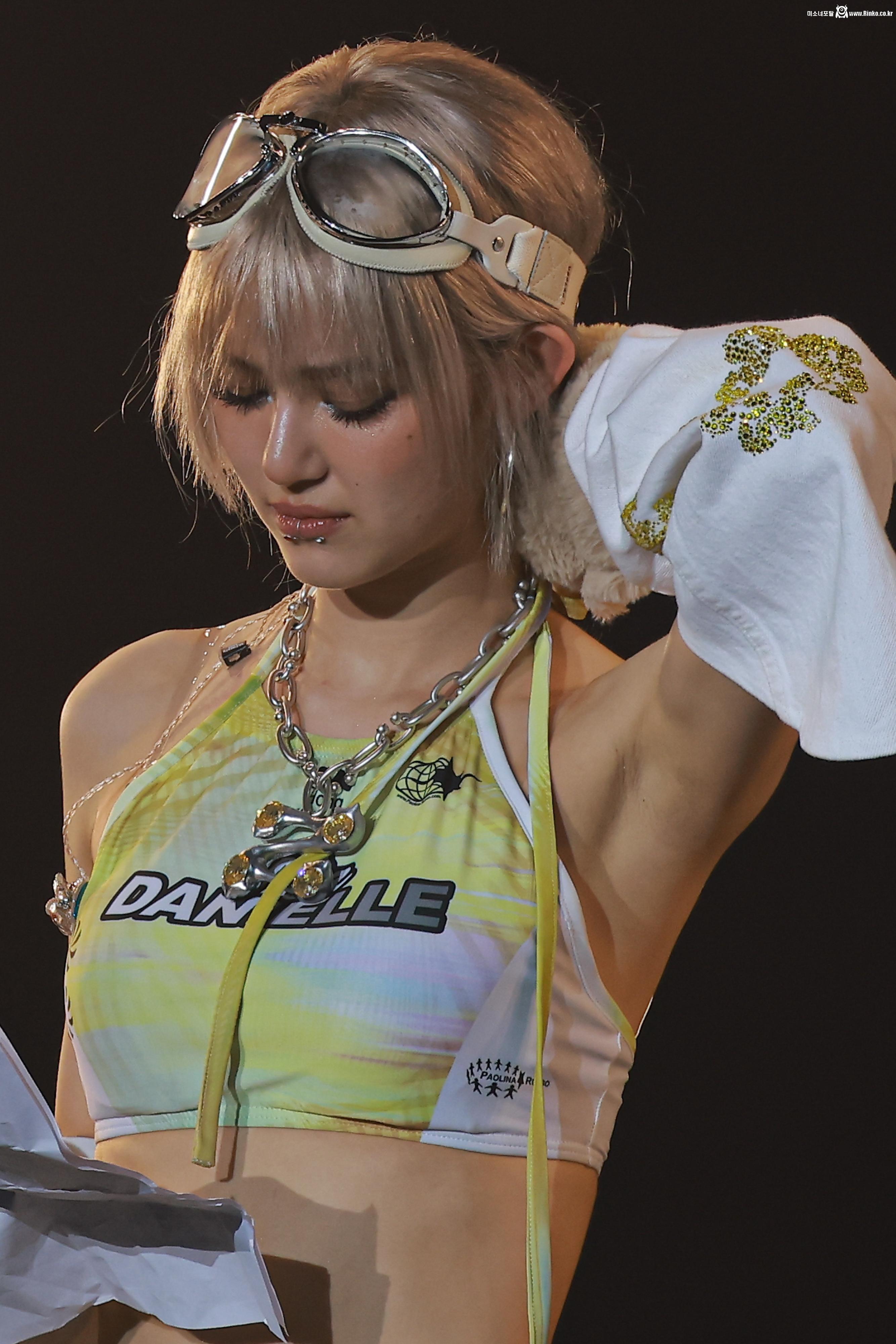 뉴진스 다니엘 3단 확대 겨드랑이_116830_5.jpg