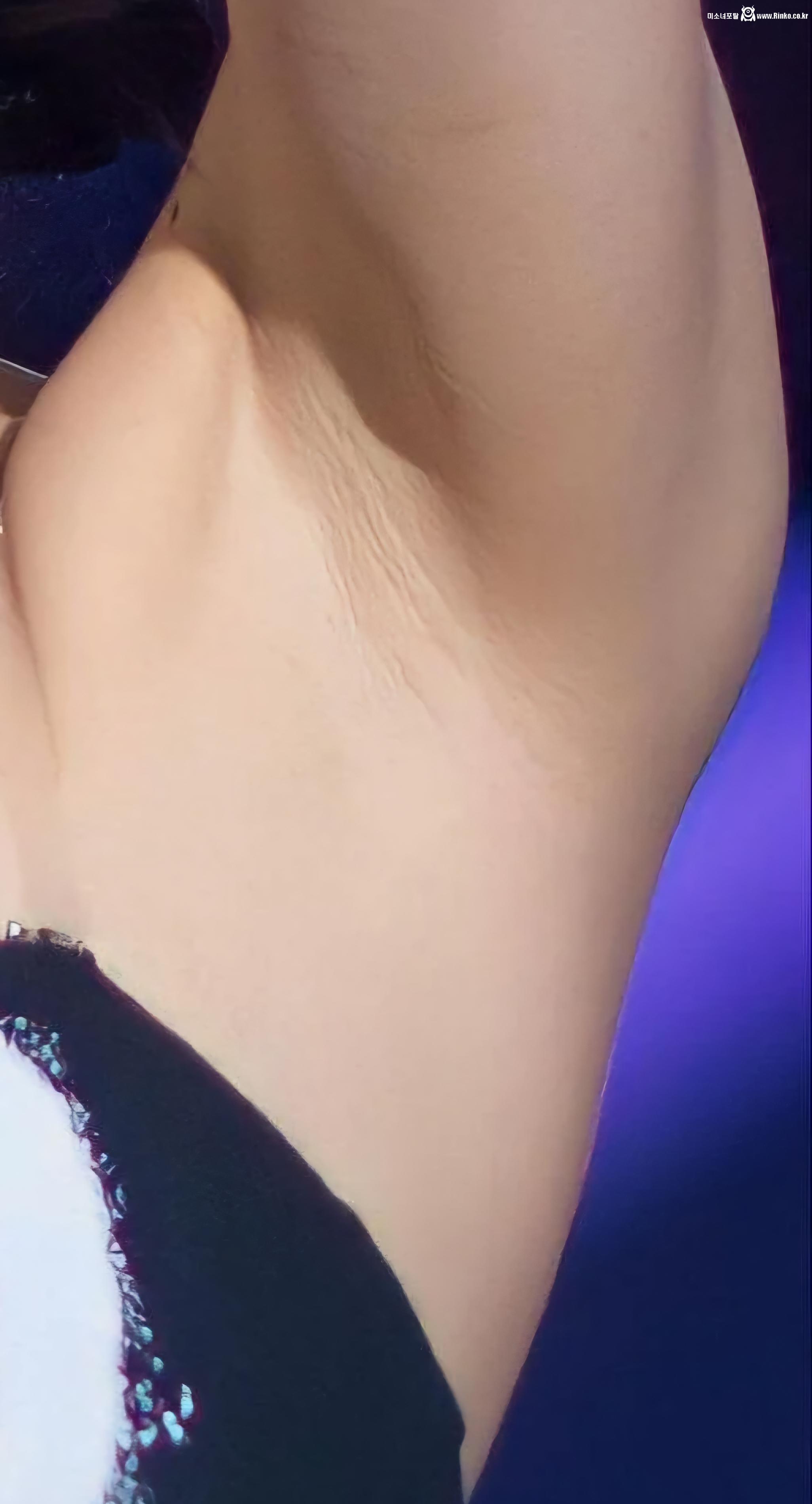 트와이스 모모 확대 겨드랑이_116804_1.jpg