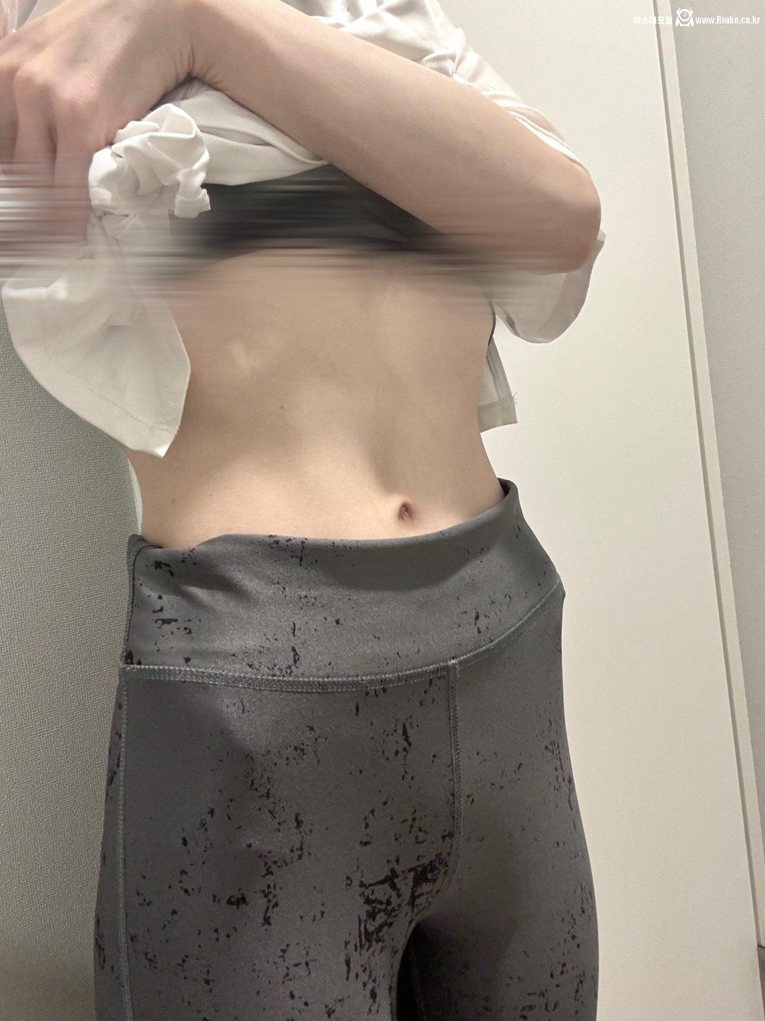 배꼽 이쁘진 않은데 이렇게 냅다까버리면_34927_5.jpg