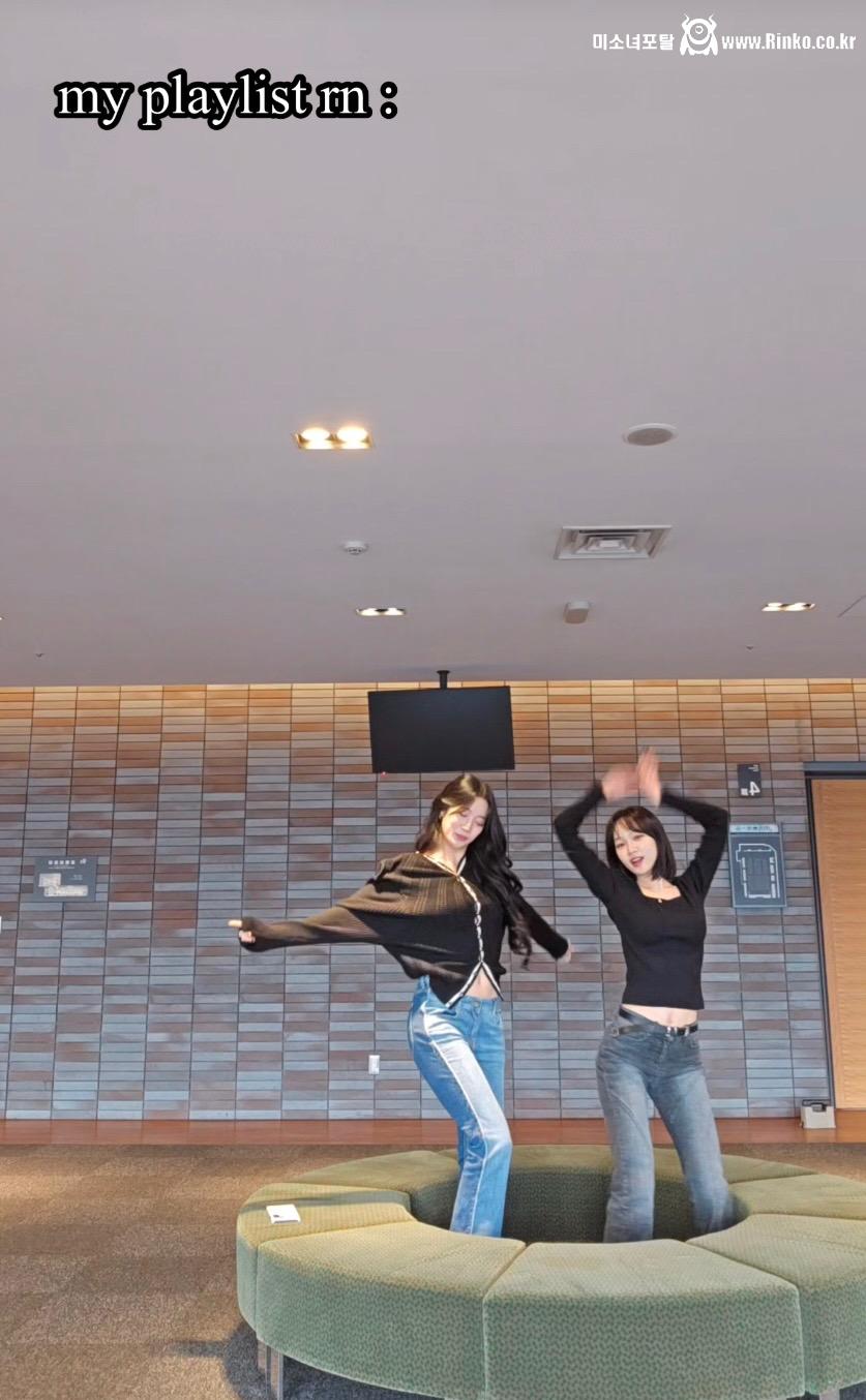 섹스라핌 배꼽 빼꼼_35463_1.jpeg