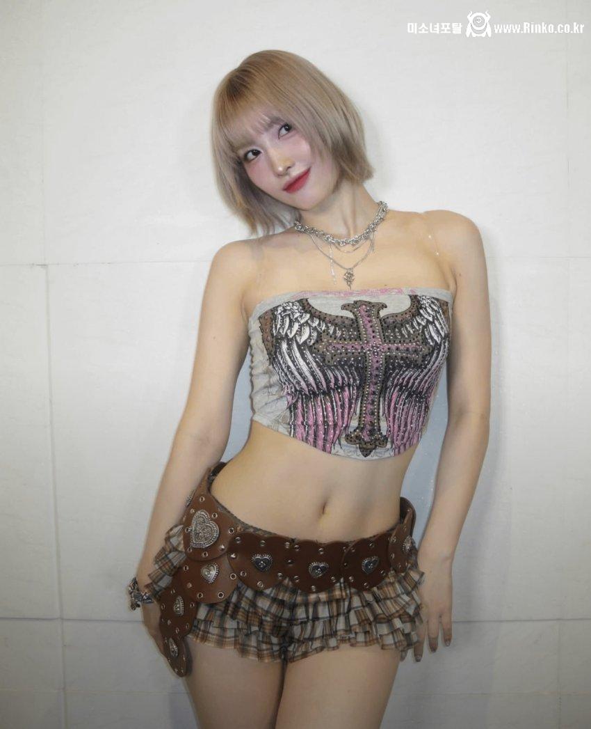 TWICE MOMO_35625_1.jpeg