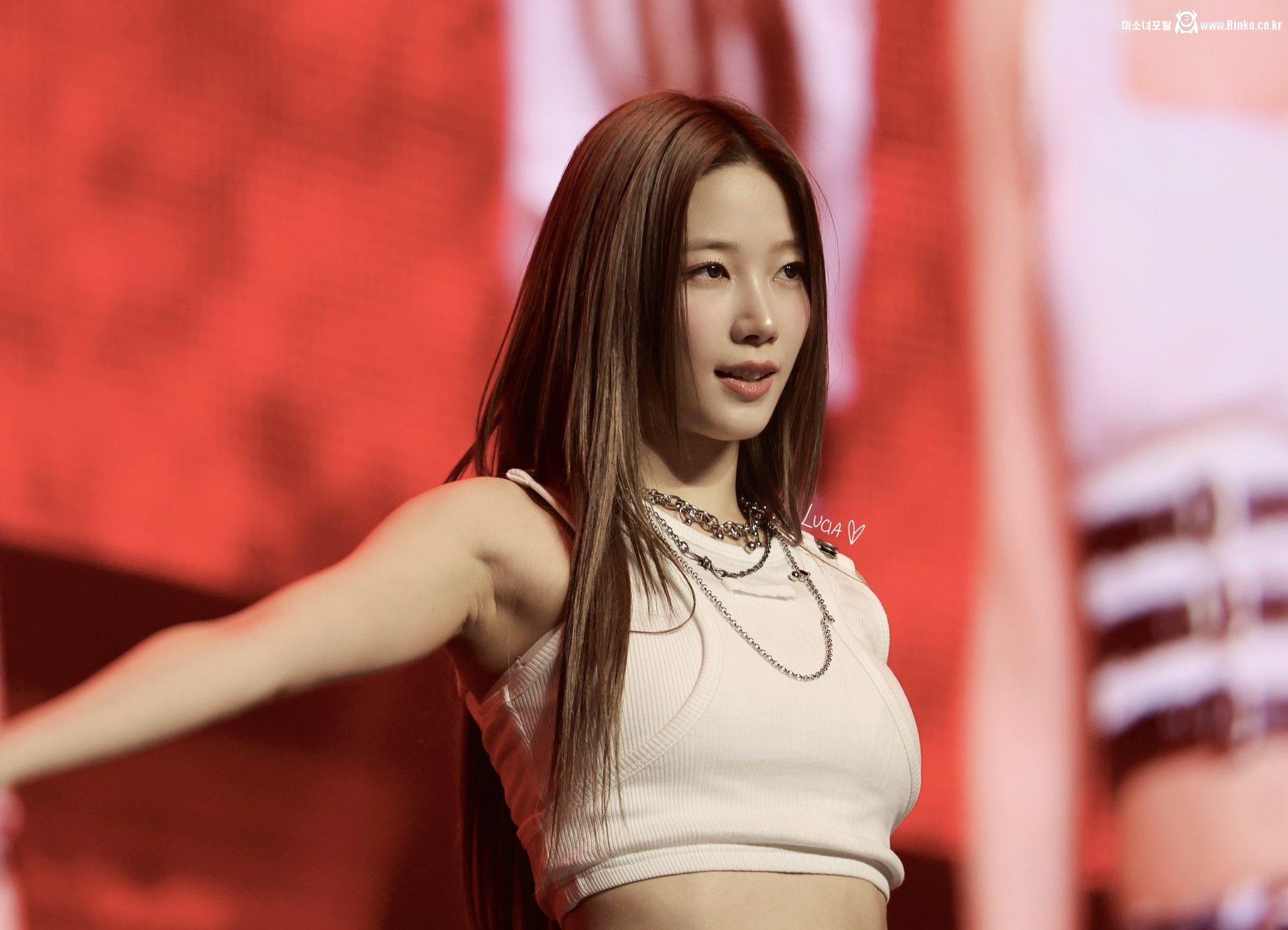 르세라핌 카즈하_117016_1.jpg