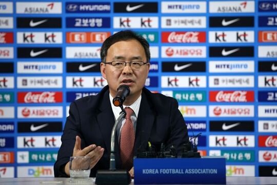 g2.jpg 히딩크 감독이 2002년 월드컵 당시 가장 의지했던 축구협회 인물.jpg