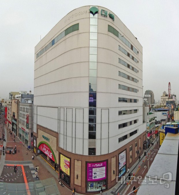 다운로드.jpeg-82.jpg 한때 지역거점 백화점으로 잘나갔던 기업