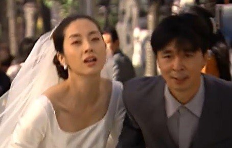 9._정은은_형준과_결혼._하지만_진짜_사랑을_찾아_도망침.jpg 90년대 후반 김국진의 최전성기 임팩트