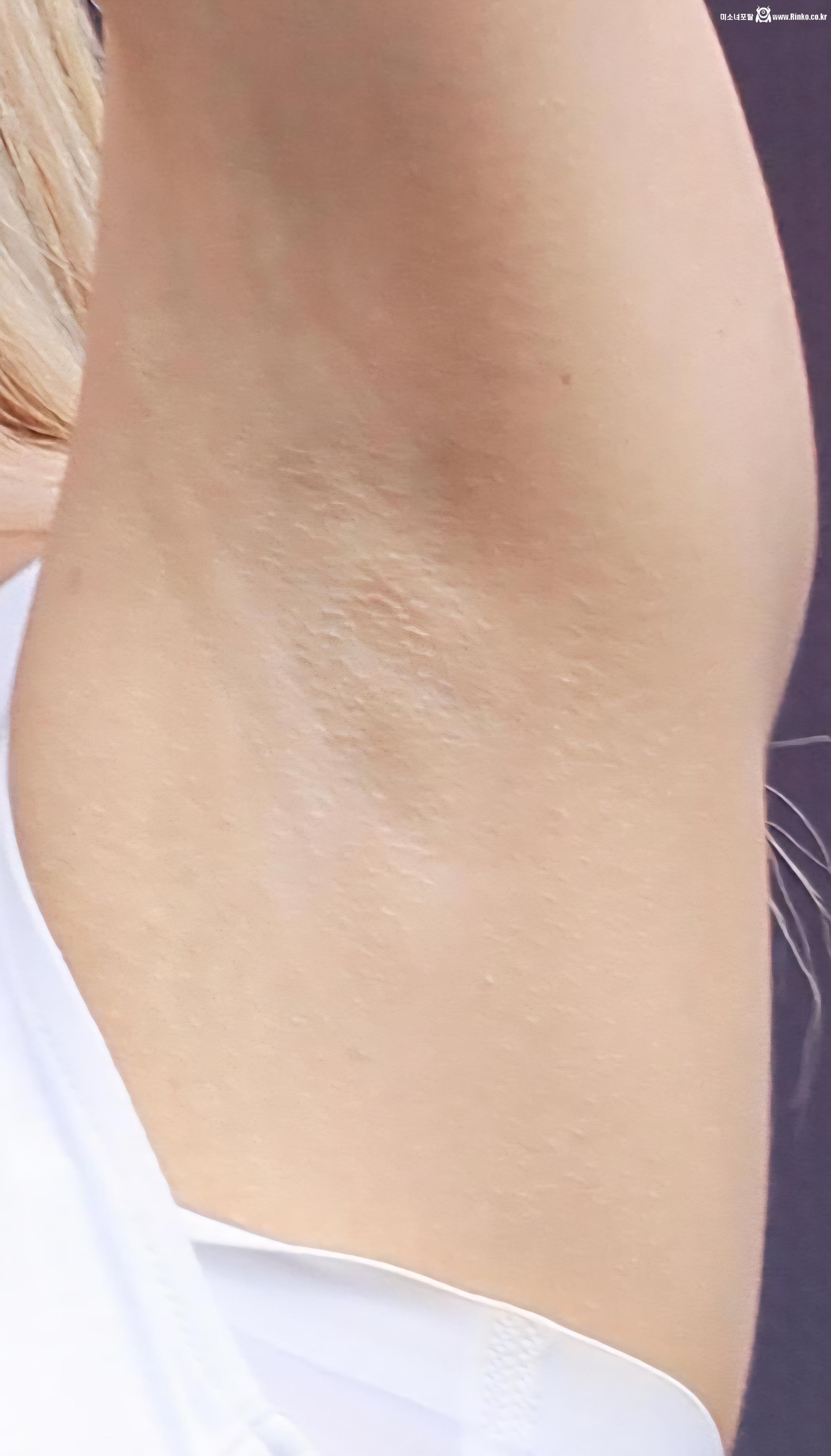 프로미스나인 박지원 3단 확대 겨드랑이_117195_1.jpg