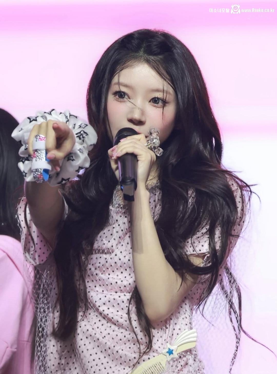 아일릿 모카 은근슬겨_117216_2.jpg