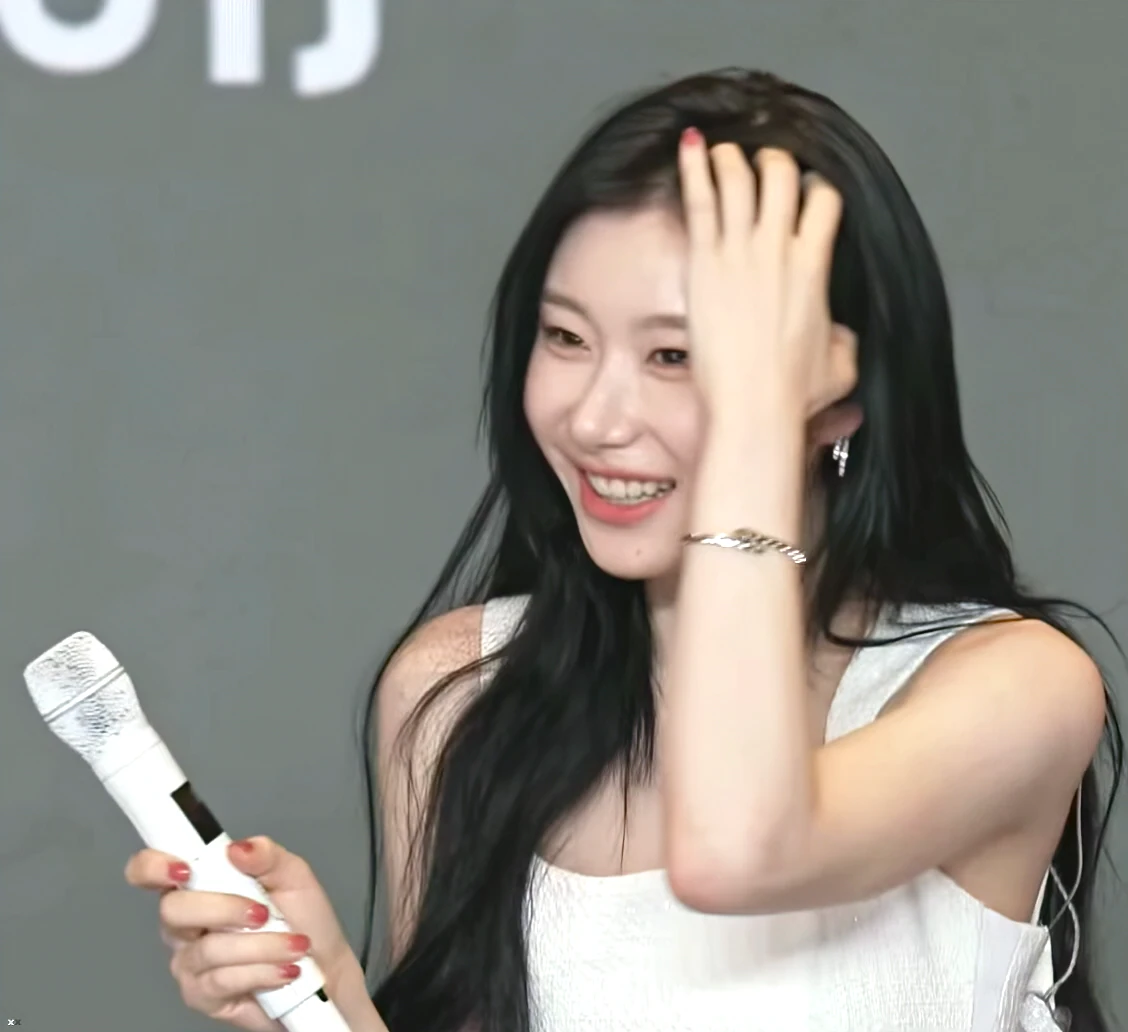 채령 4장.webp_117278_3.webp