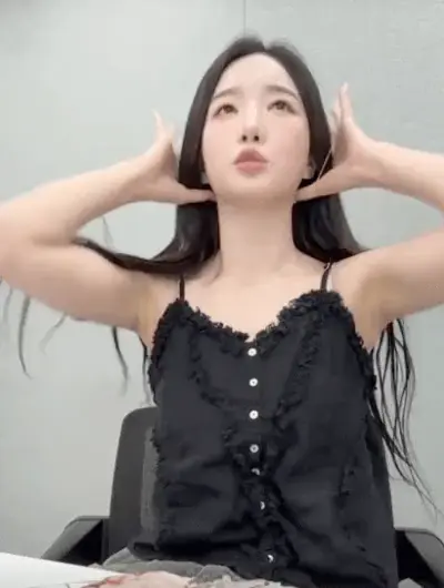 트리플S 김유연 겨드랑이_117293_2.webp