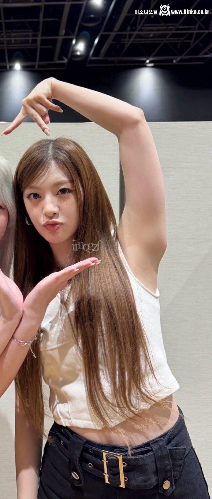 스테이씨 세은 겨드랑이_117307_1.jpg