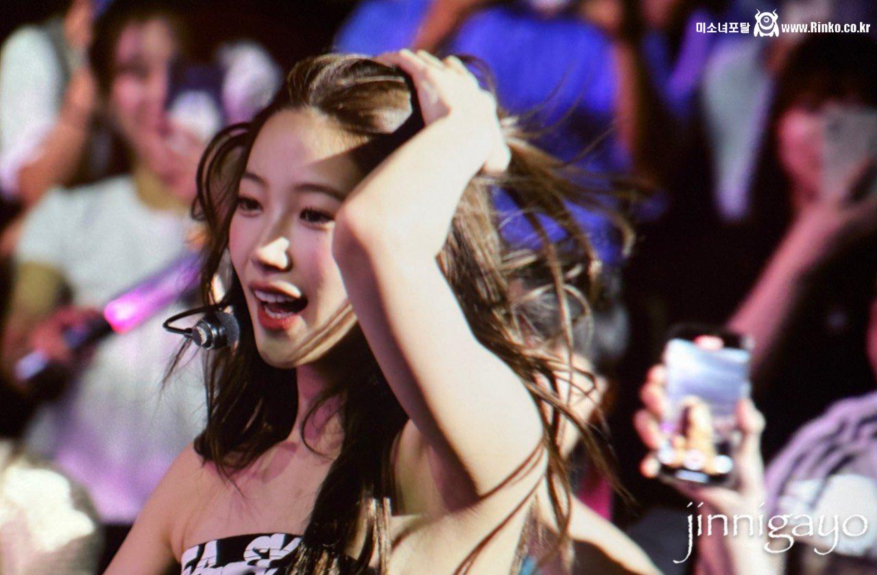 250612 사쿠라 허윤진 카즈하_117363_4.jpg