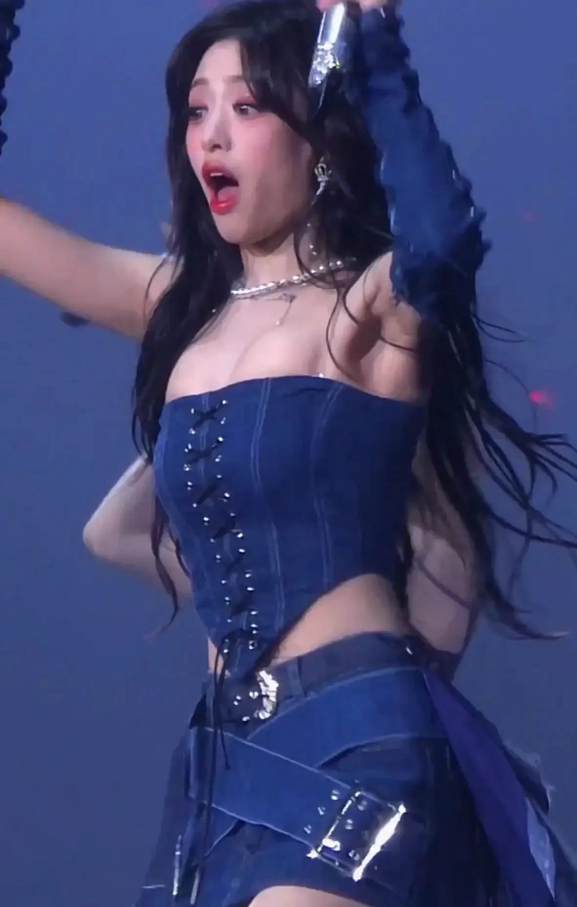 베이비몬스터 아현 겨드랑이_117349_1.webp