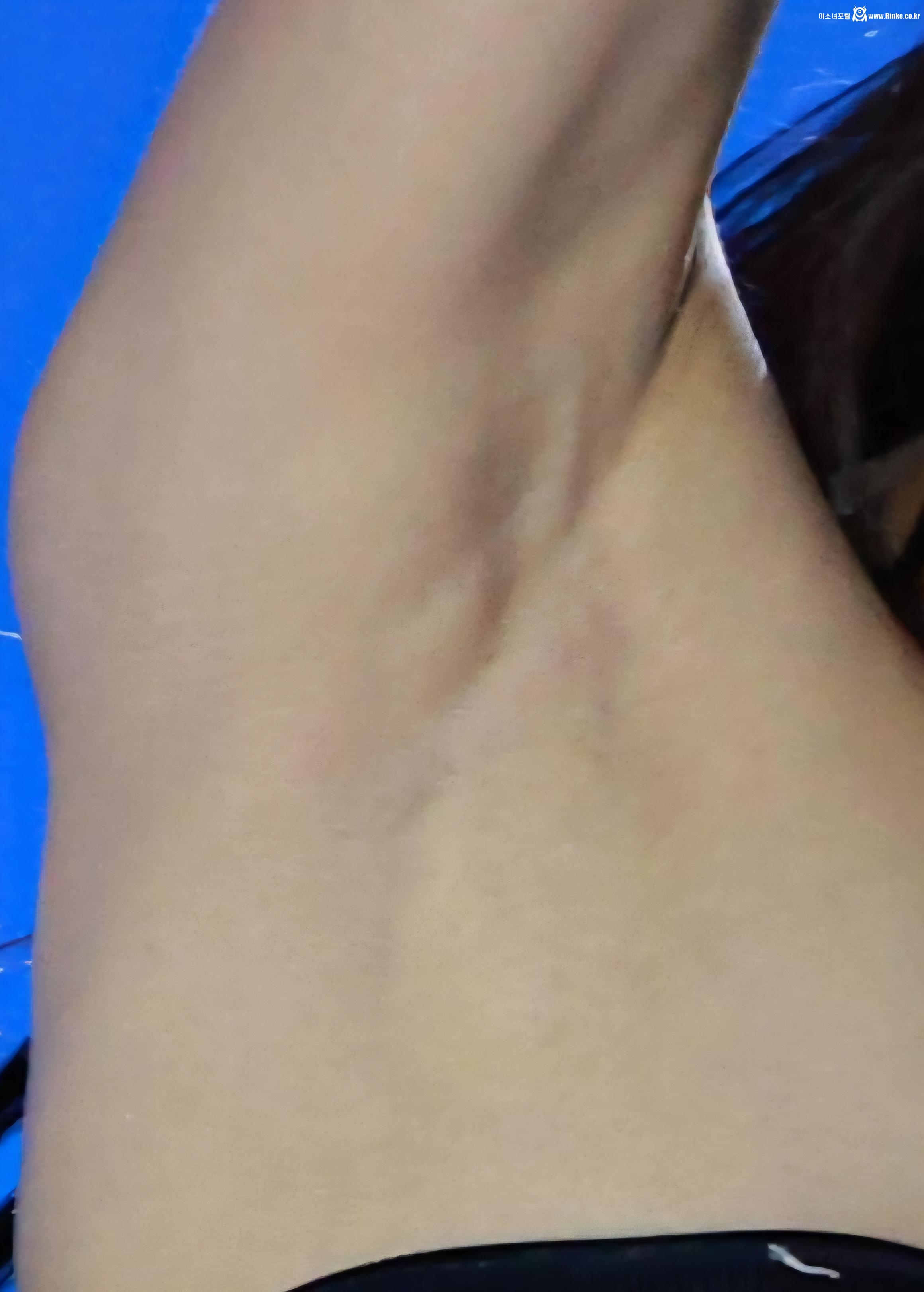 전 프로미스나인 이새롬 3단 확대 겨드랑이_117334_3.jpg