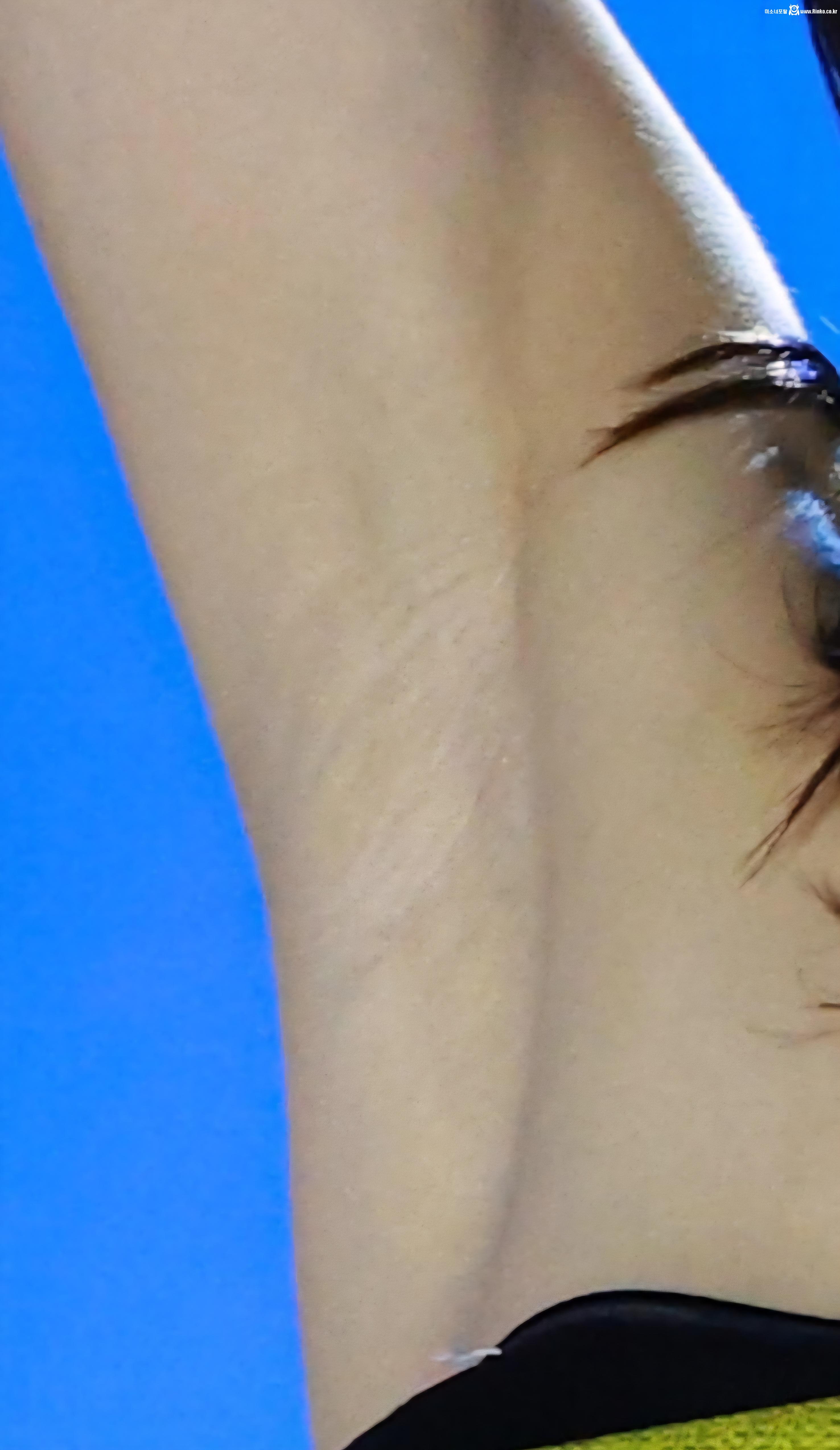 전 프로미스나인 이새롬 3단 확대 겨드랑이_117334_4.jpg