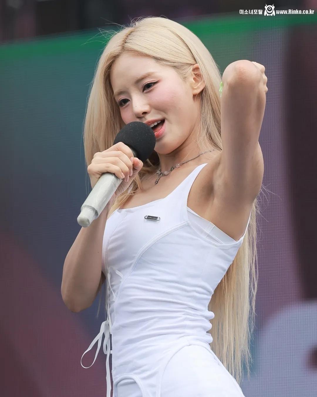 프로미스나인 박지원 확대 겨드랑이_117397_1.jpg