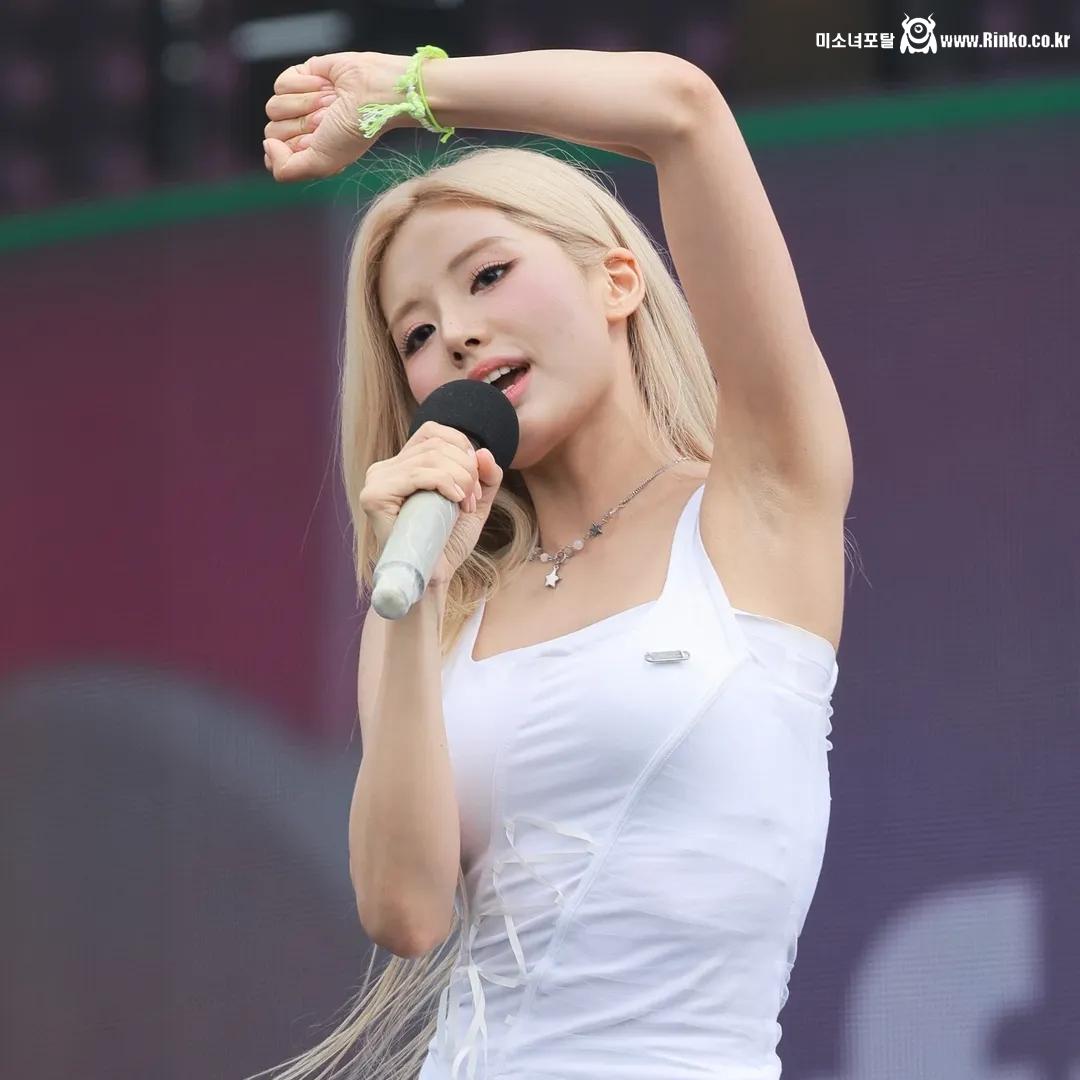 프로미스나인 박지원 확대 겨드랑이_117397_2.jpg