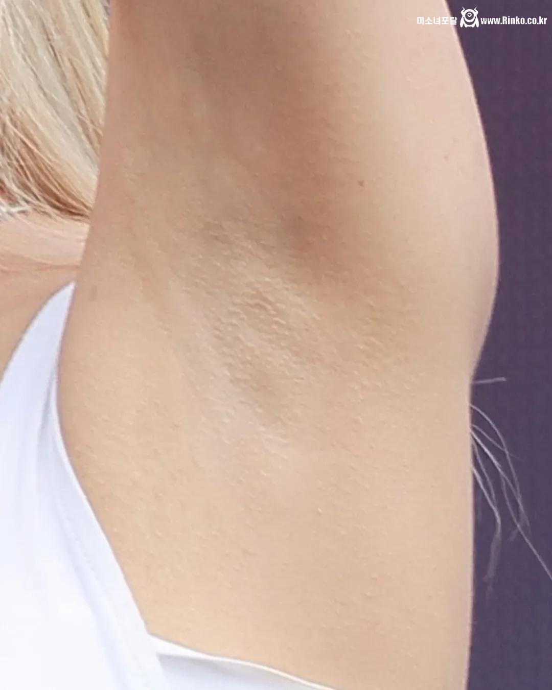 프로미스나인 박지원 확대 겨드랑이_117397_6.jpg