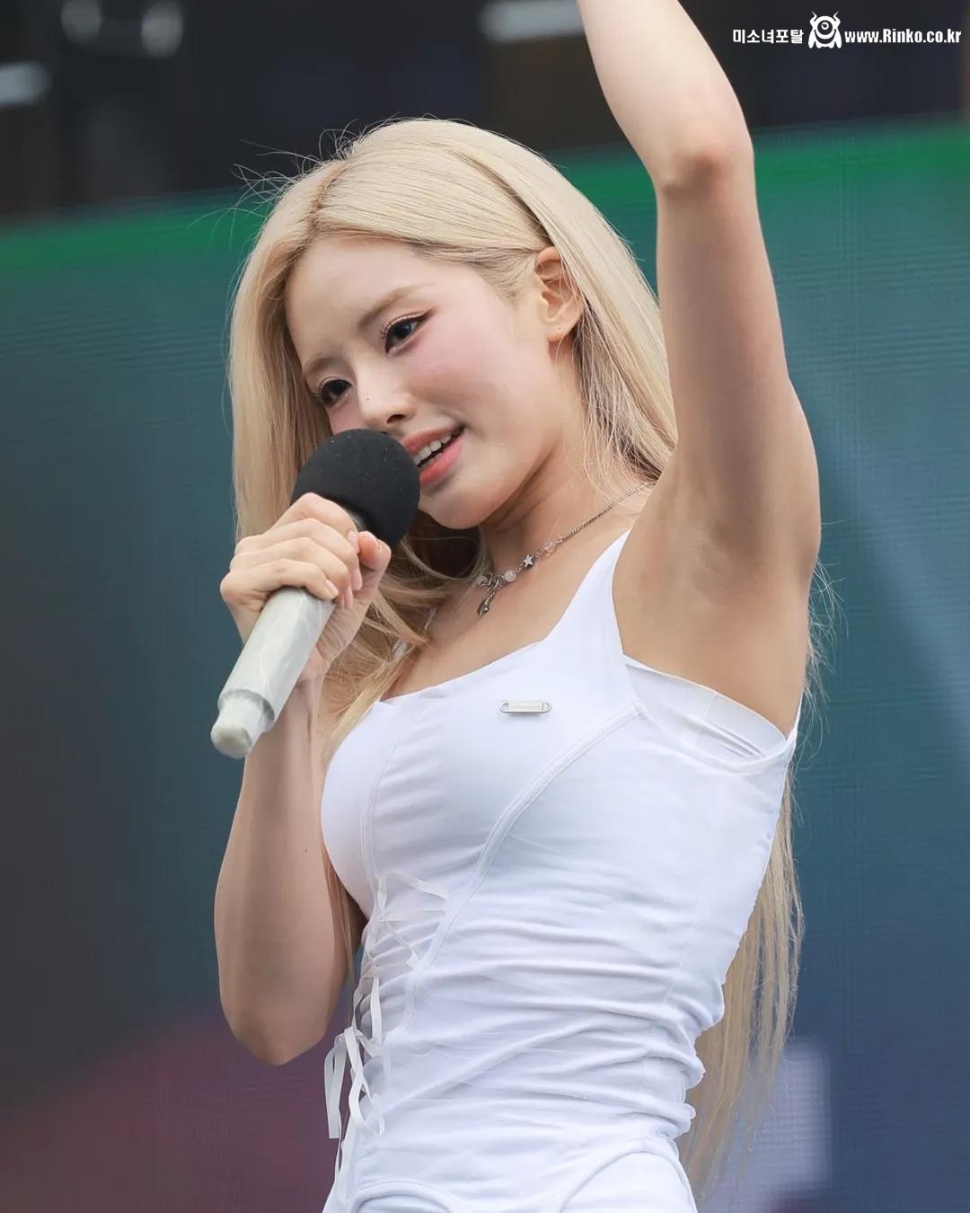 프로미스나인 박지원 확대 겨드랑이_117397_7.jpg