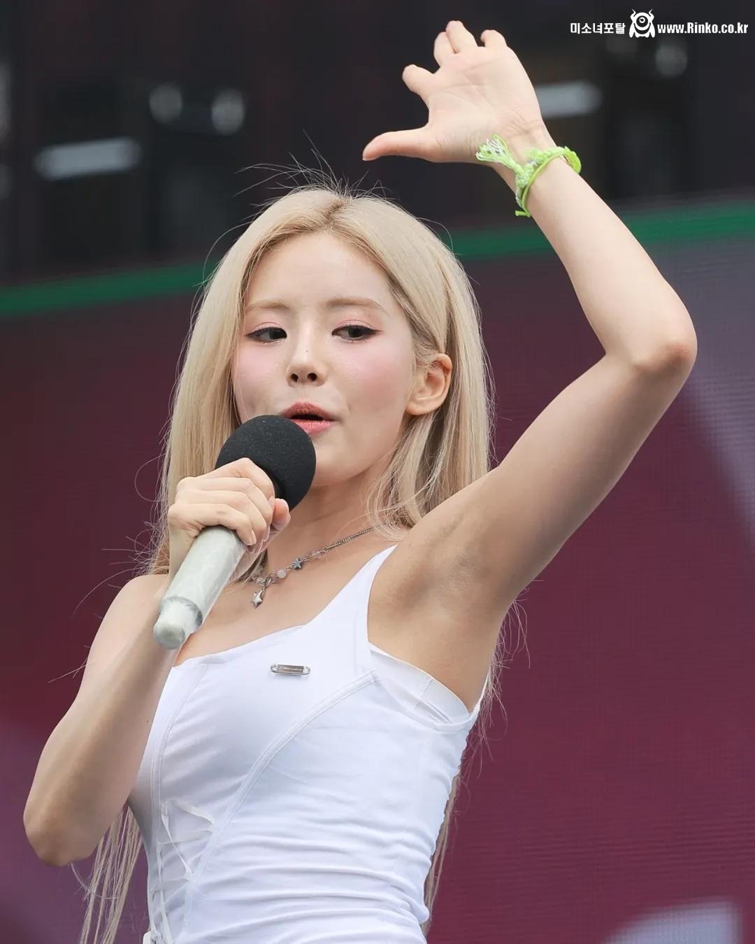 프로미스나인 박지원 확대 겨드랑이_117397_8.jpg