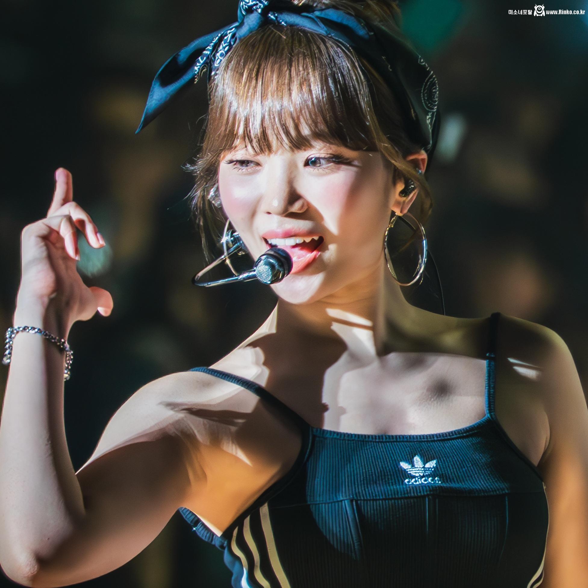 르세라핌 김채원 3단 확대 겨드랑이_117477_5.jpg