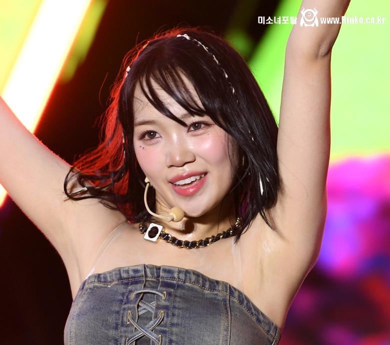 씹덕들 행복사시키는 김채원 겨_117508_5.png.jpg