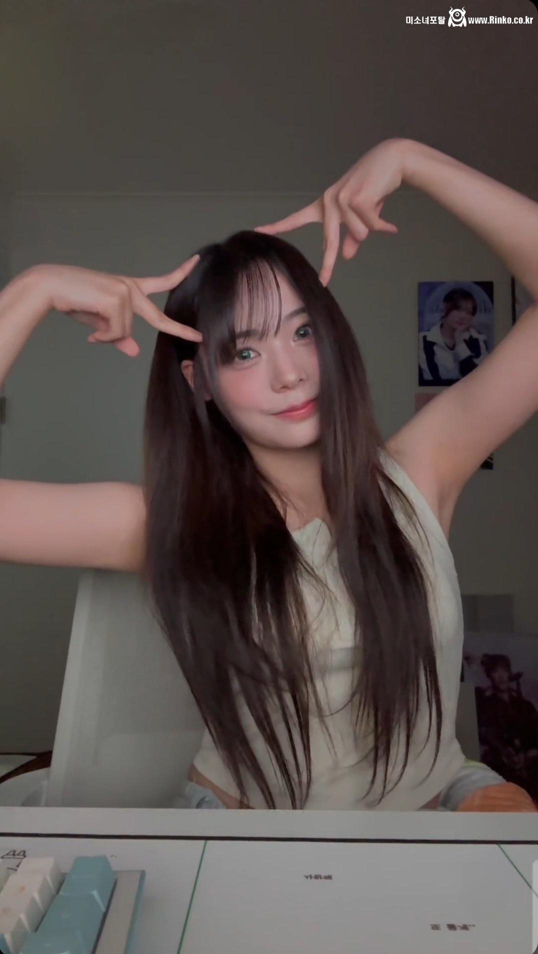 qwer 마젠타 이시연_117651_1.jpg