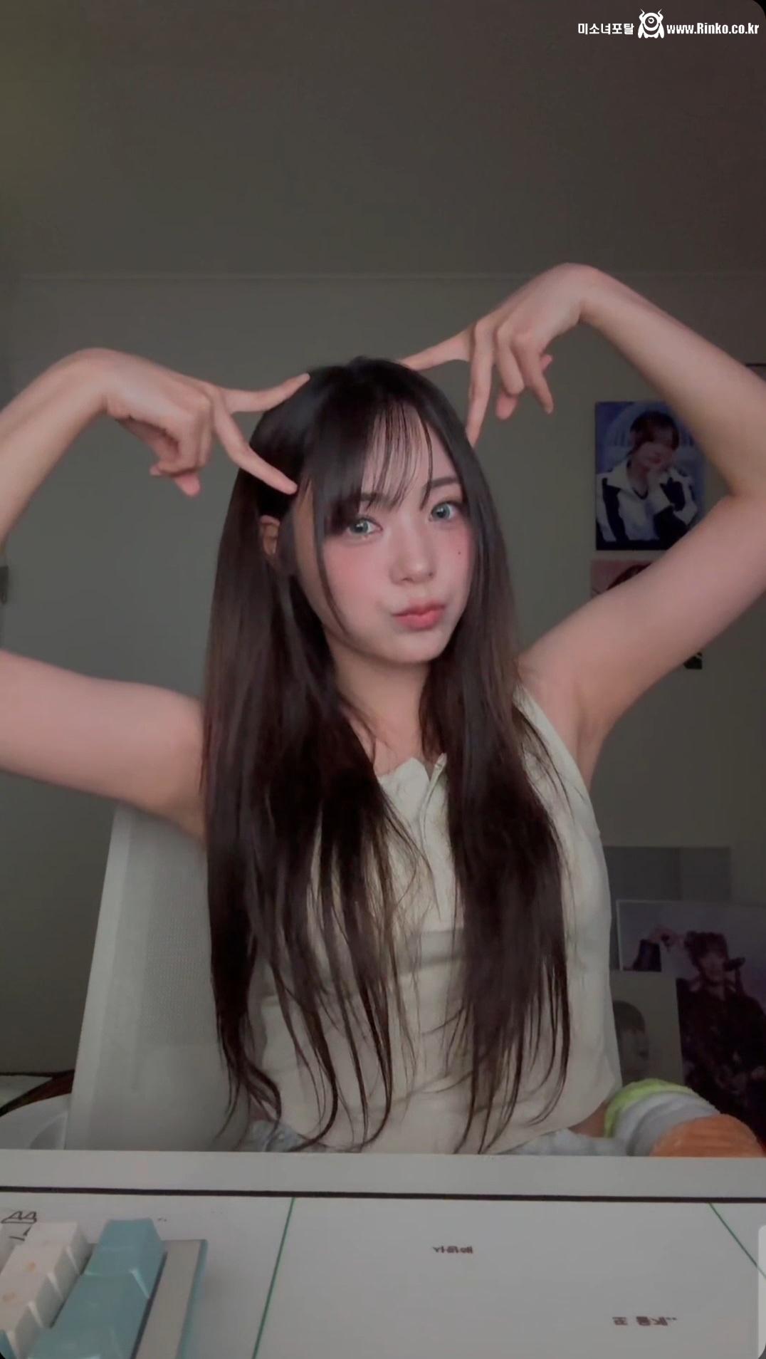 qwer 마젠타 이시연_117651_2.jpg